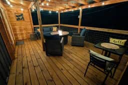 Brand New Cozy Spruce Cabin - Couples Getaway, The Caverns, Waterfalls, Hiking Trails - Image 3