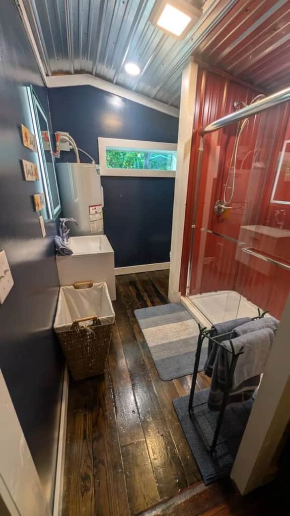 Brand New Cozy Spruce Cabin - Couples Getaway, The Caverns, Waterfalls, Hiking Trails - Image 5