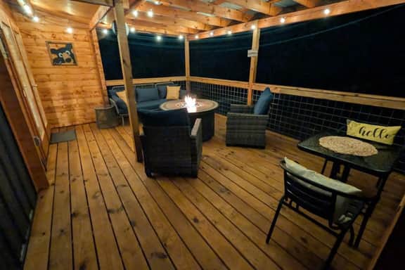 Brand New Cozy Spruce Cabin - Couples Getaway, The Caverns, Waterfalls, Hiking Trails - Image 3