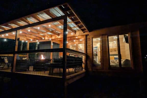 Brand New Cozy Spruce Cabin - Couples Getaway, The Caverns, Waterfalls, Hiking Trails - Image 2
